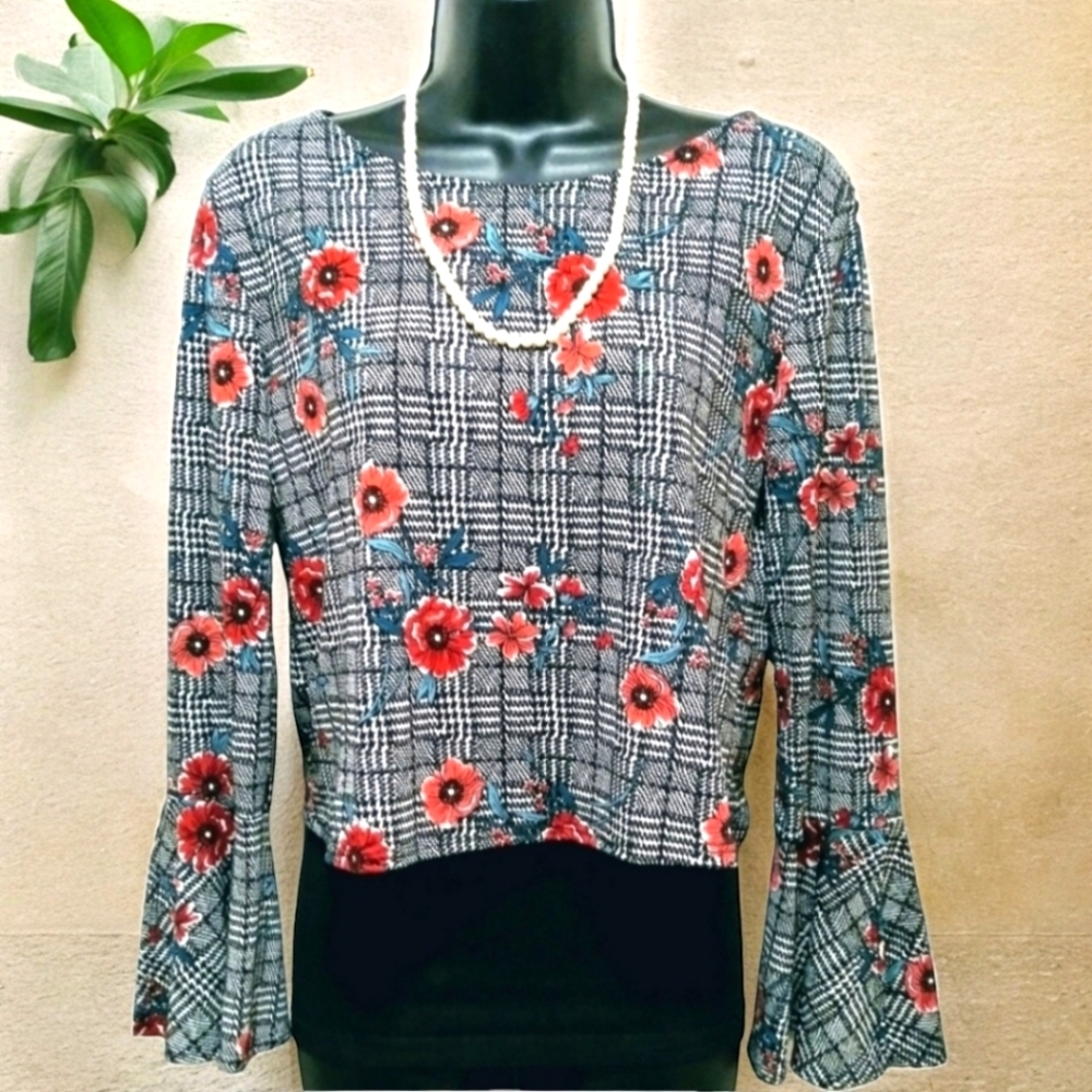 Coverstitched Flower on Check Design Top Size M Open Back Bell bottom Sleeves